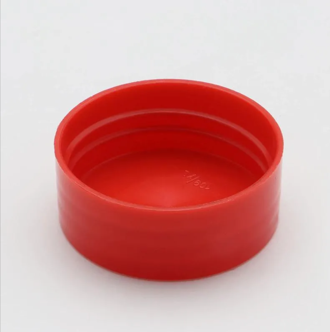 Red Smooth Surface Screw Cap Plastic Bottle Cap