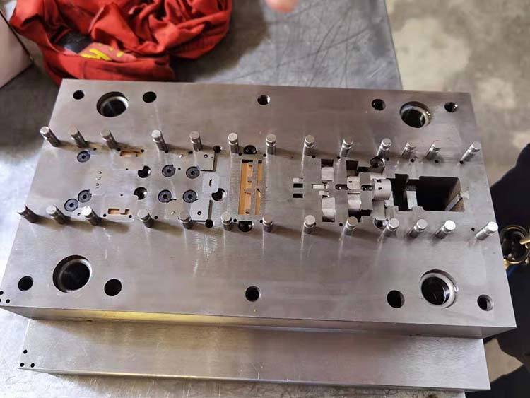 How Much Does Custom-Made Mold Typically Cost? Factors Affecting Prices