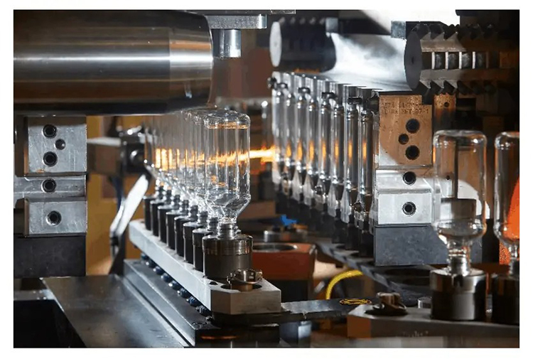 Rotomolding vs Blow Molding: Applications and Price Analysis in Plastic Packaging