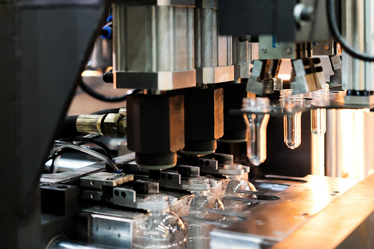 Rotomolding vs. Blow Molding: Which is Stronger? An Analysis and Comparison